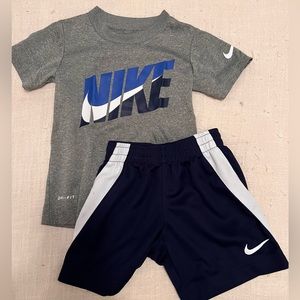 Nike Dri-Fit T-shirt & coordinating shorts 
3T
Excellent preowned condition